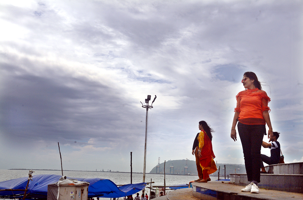 People are Enjoying Sea Bath at Rushikonda Beach Visakhapatnam - Sakshi2