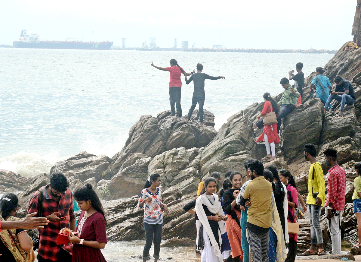 People are Enjoying Sea Bath at Rushikonda Beach Visakhapatnam - Sakshi5