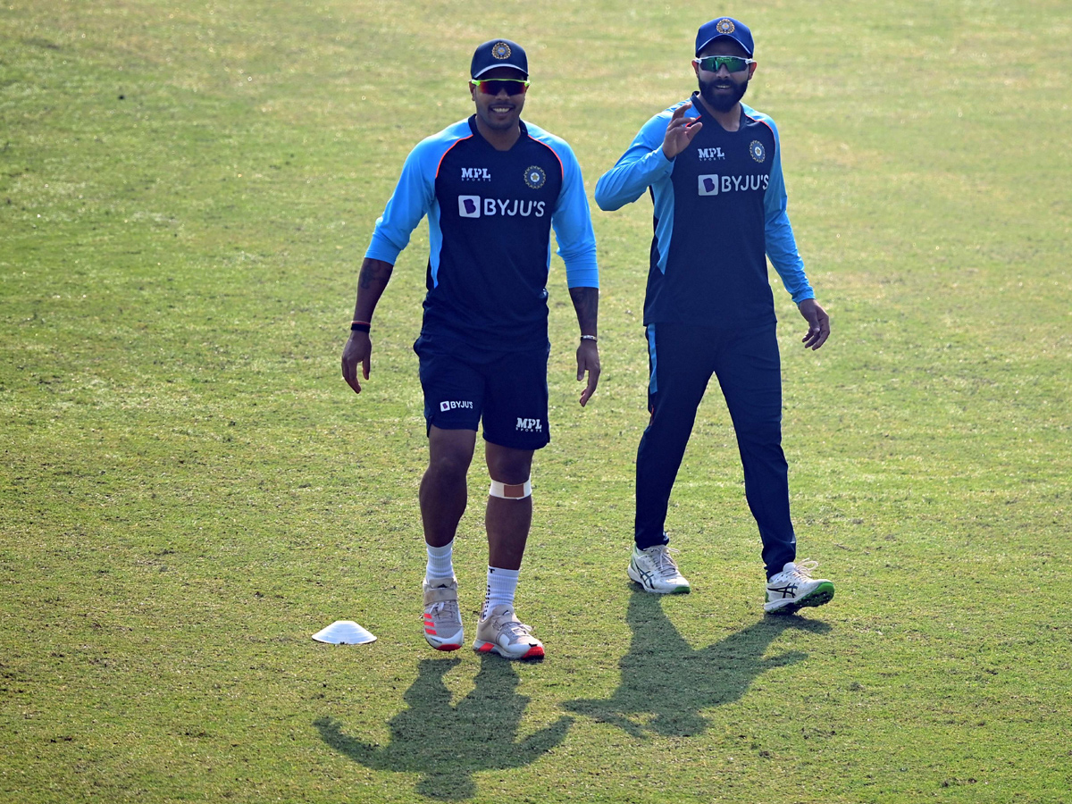 Indian Cricket Team Practice Session at Kanpur Photo Gallery - Sakshi2