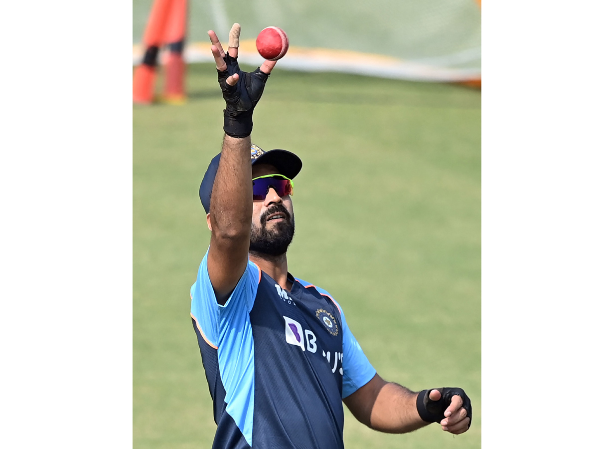 Indian Cricket Team Practice Session at Kanpur Photo Gallery - Sakshi16