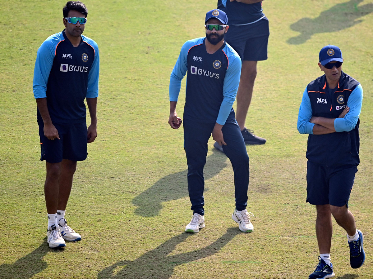 Indian Cricket Team Practice Session at Kanpur Photo Gallery - Sakshi5