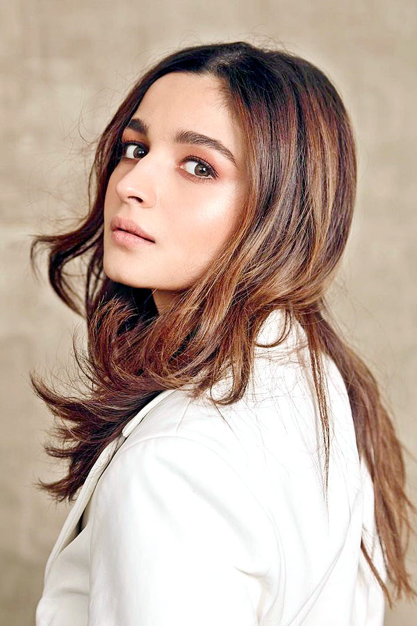 Bollywood Actress Alia Bhatt Photo Gallery - Sakshi11