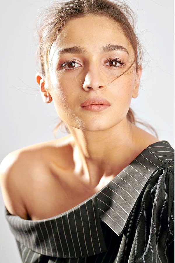 Bollywood Actress Alia Bhatt Photo Gallery - Sakshi13