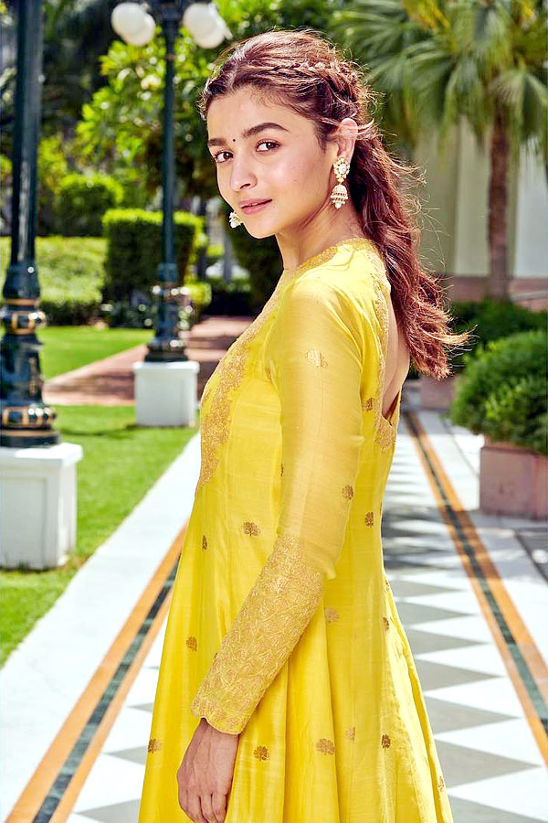 Bollywood Actress Alia Bhatt Photo Gallery - Sakshi20