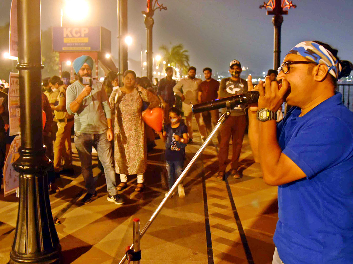 Sunday Funday at Tank Bund And Charminar Photo Gallery - Sakshi11