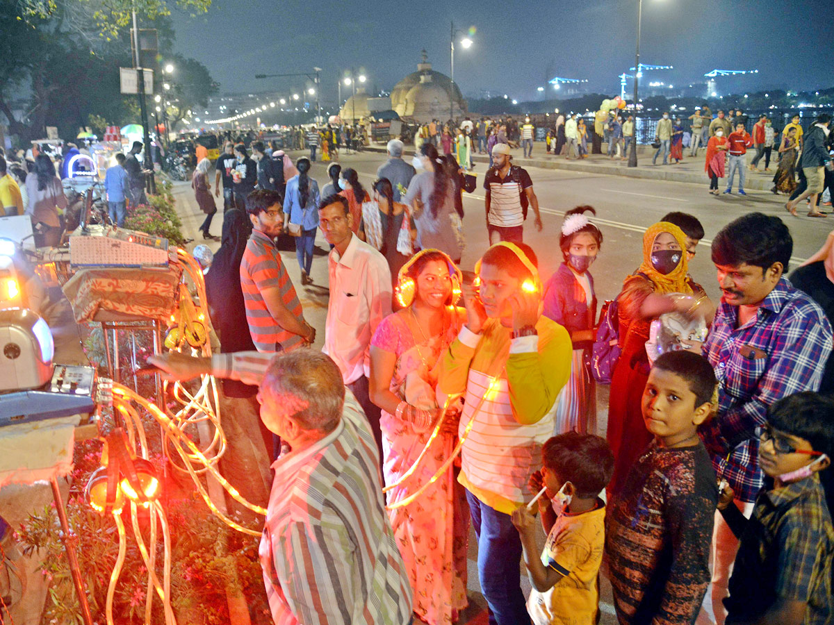 Sunday Funday at Tank Bund And Charminar Photo Gallery - Sakshi13