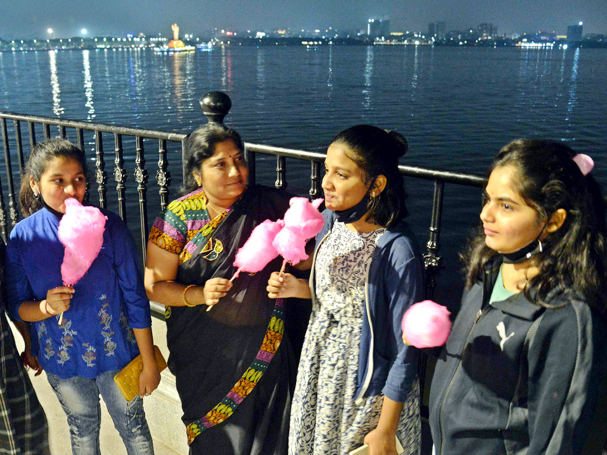 Sunday Funday at Tank Bund And Charminar Photo Gallery - Sakshi14