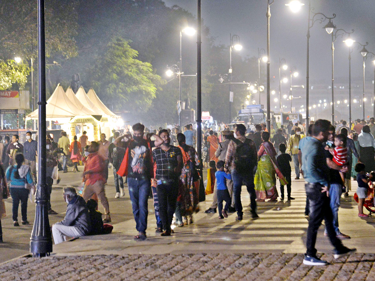 Sunday Funday at Tank Bund And Charminar Photo Gallery - Sakshi15