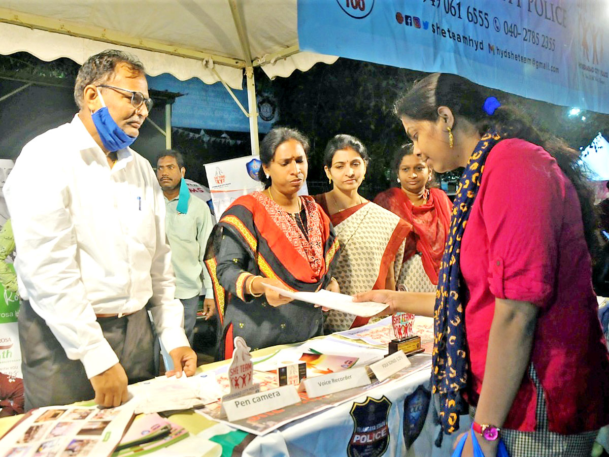 Sunday Funday at Tank Bund And Charminar Photo Gallery - Sakshi17