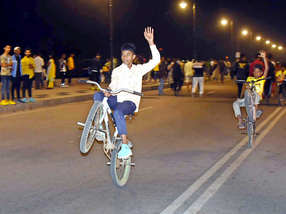 Sunday Funday at Tank Bund And Charminar Photo Gallery - Sakshi10