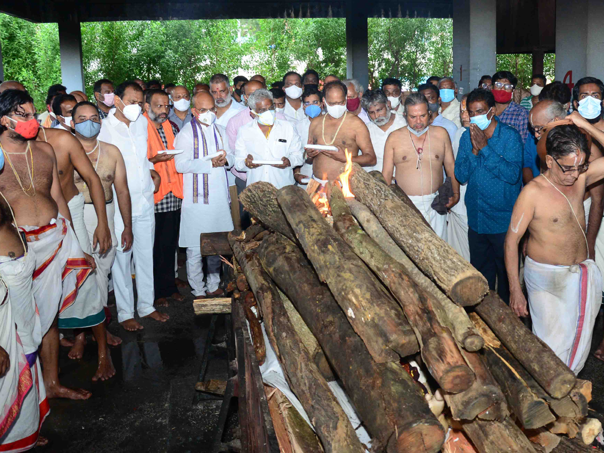 Dollar Seshadri Funeral Photo Gallery - Sakshi4