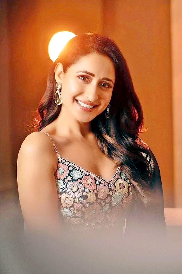 Pragya Jaiswal‌ Latest HD Photo Gallery - Sakshi9