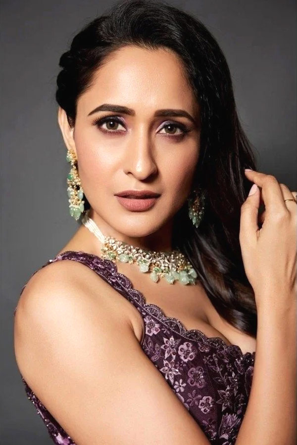 Pragya Jaiswal‌ Latest HD Photo Gallery - Sakshi7