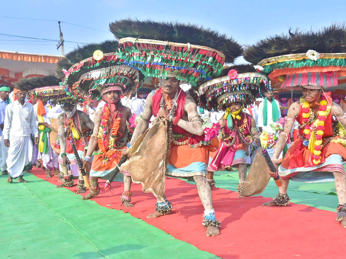 Adivasi Dandari Festival Celebrations In Adilabad Photo Gallery - Sakshi2