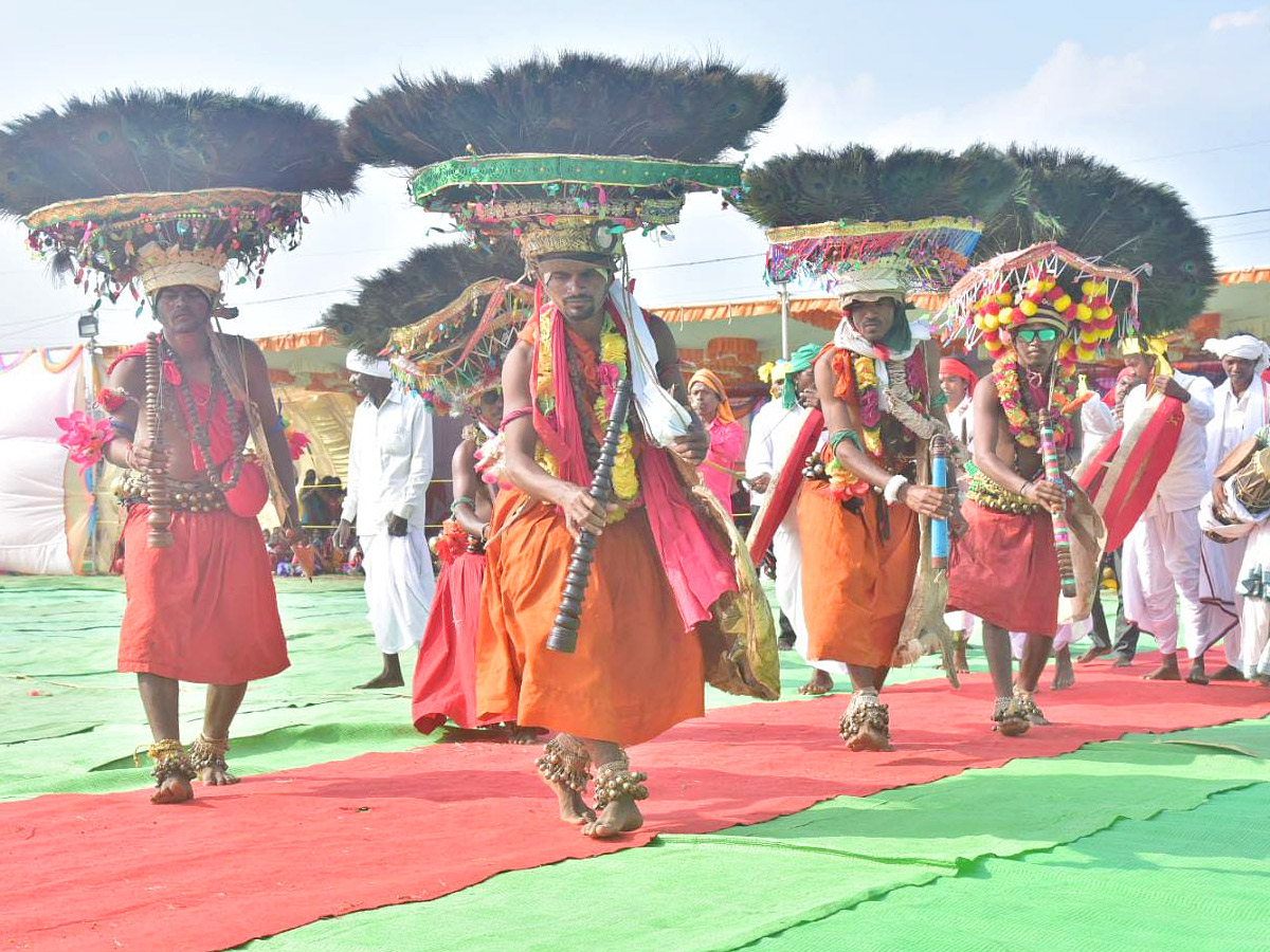 Adivasi Dandari Festival Celebrations In Adilabad Photo Gallery - Sakshi3