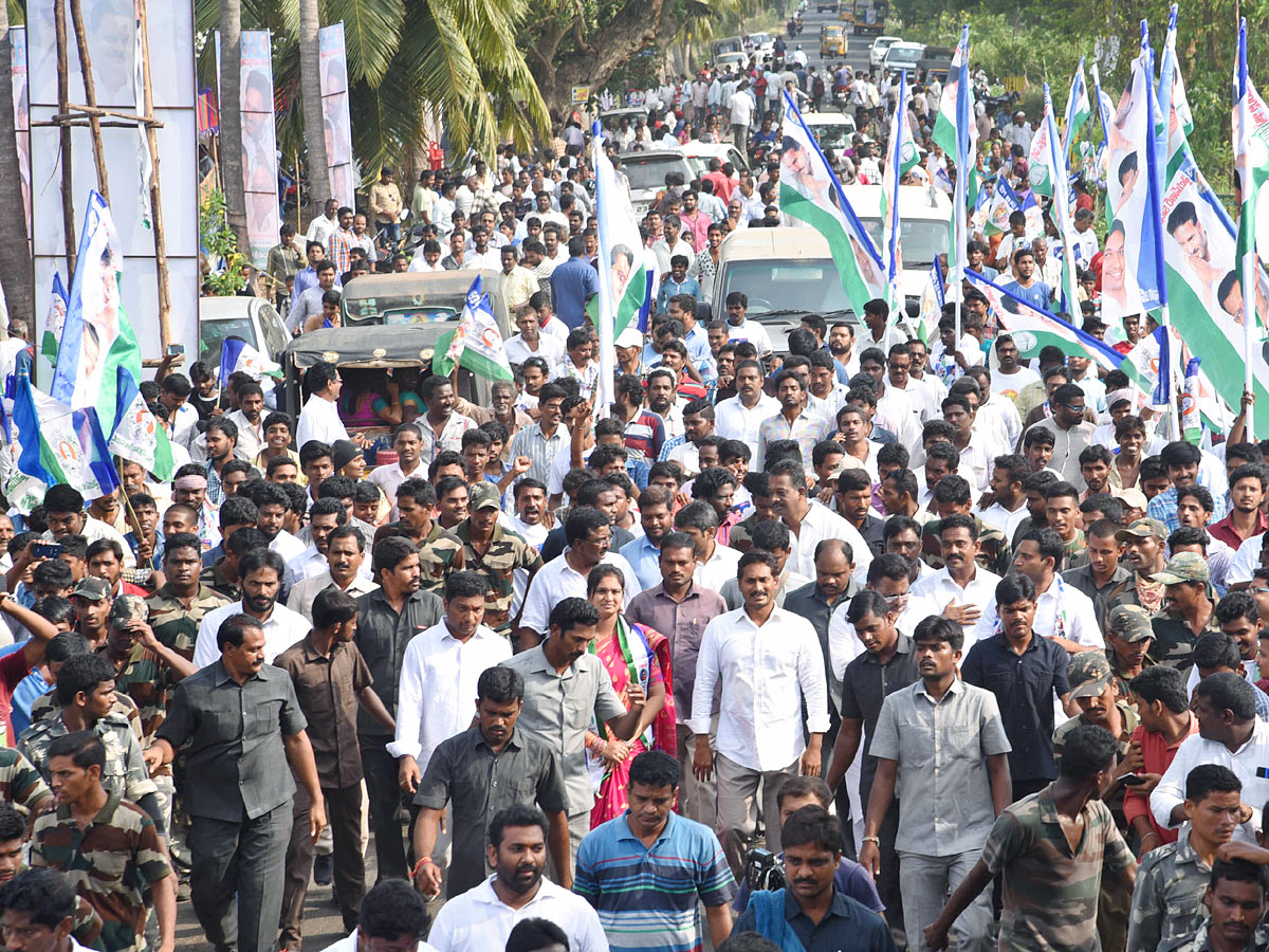 CM YS Jagan Praja Sankalpa Yatra Photos - Sakshi25