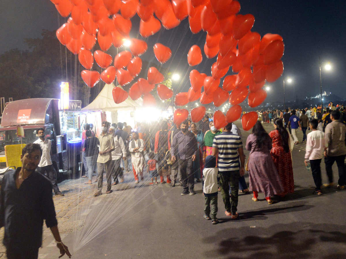 Sunday Funday at Tank Bund Photo Gallery - Sakshi1