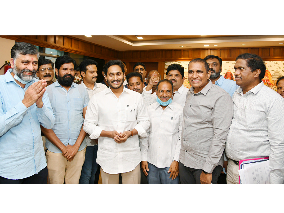 CM YS Jagan heads to Srikakulam as part of Odisha tour Photo Gallery - Sakshi11