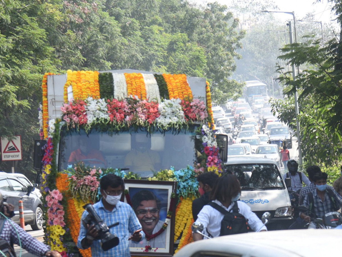 Sirivennela Seetharama Sastry Last Rites Photo Gallery - Sakshi2