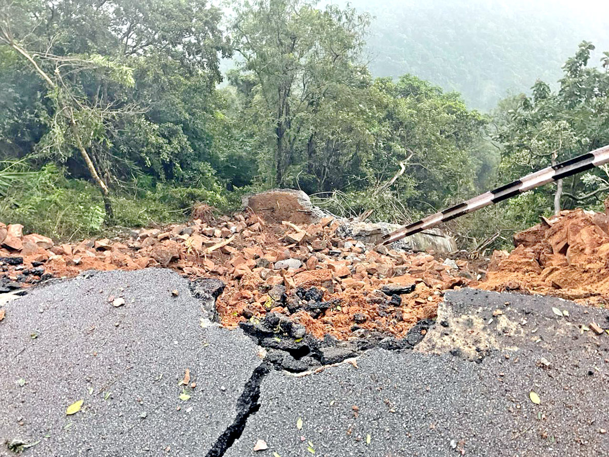 Landslides Broken in Thirumala Photo Gallery - Sakshi1