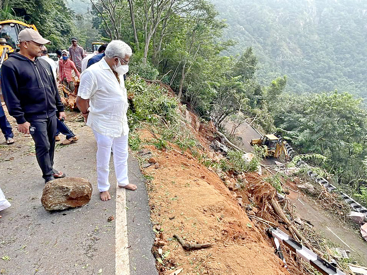 Landslides Broken in Thirumala Photo Gallery - Sakshi10