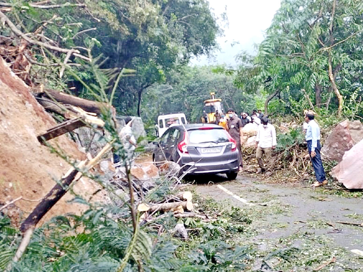 Landslides Broken in Thirumala Photo Gallery - Sakshi11