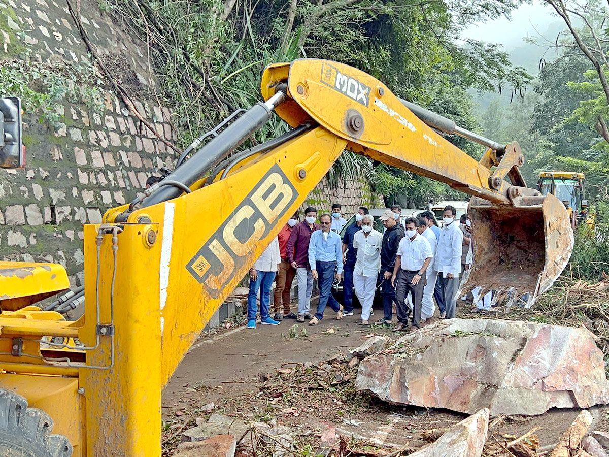 Landslides Broken in Thirumala Photo Gallery - Sakshi13