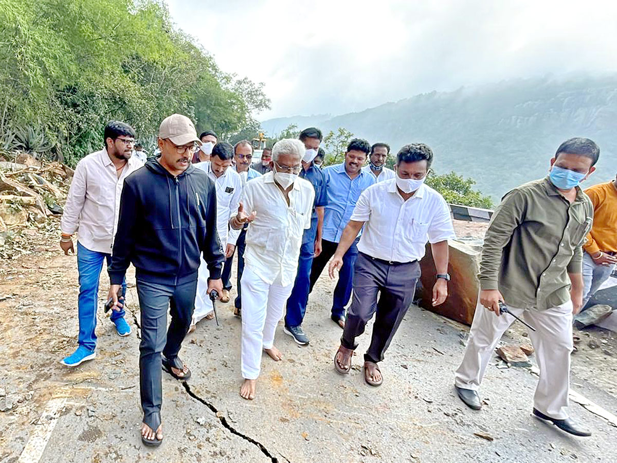 Landslides Broken in Thirumala Photo Gallery - Sakshi15