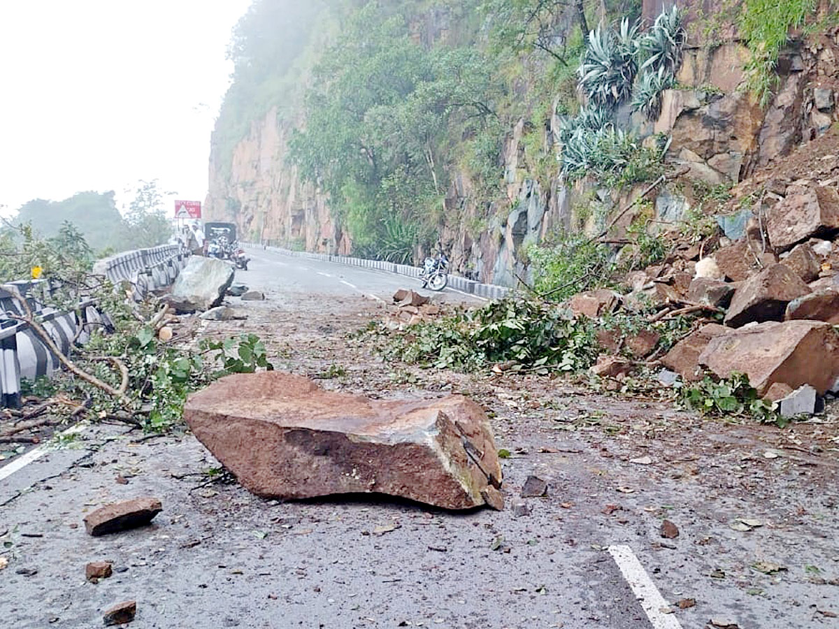 Landslides Broken in Thirumala Photo Gallery - Sakshi2