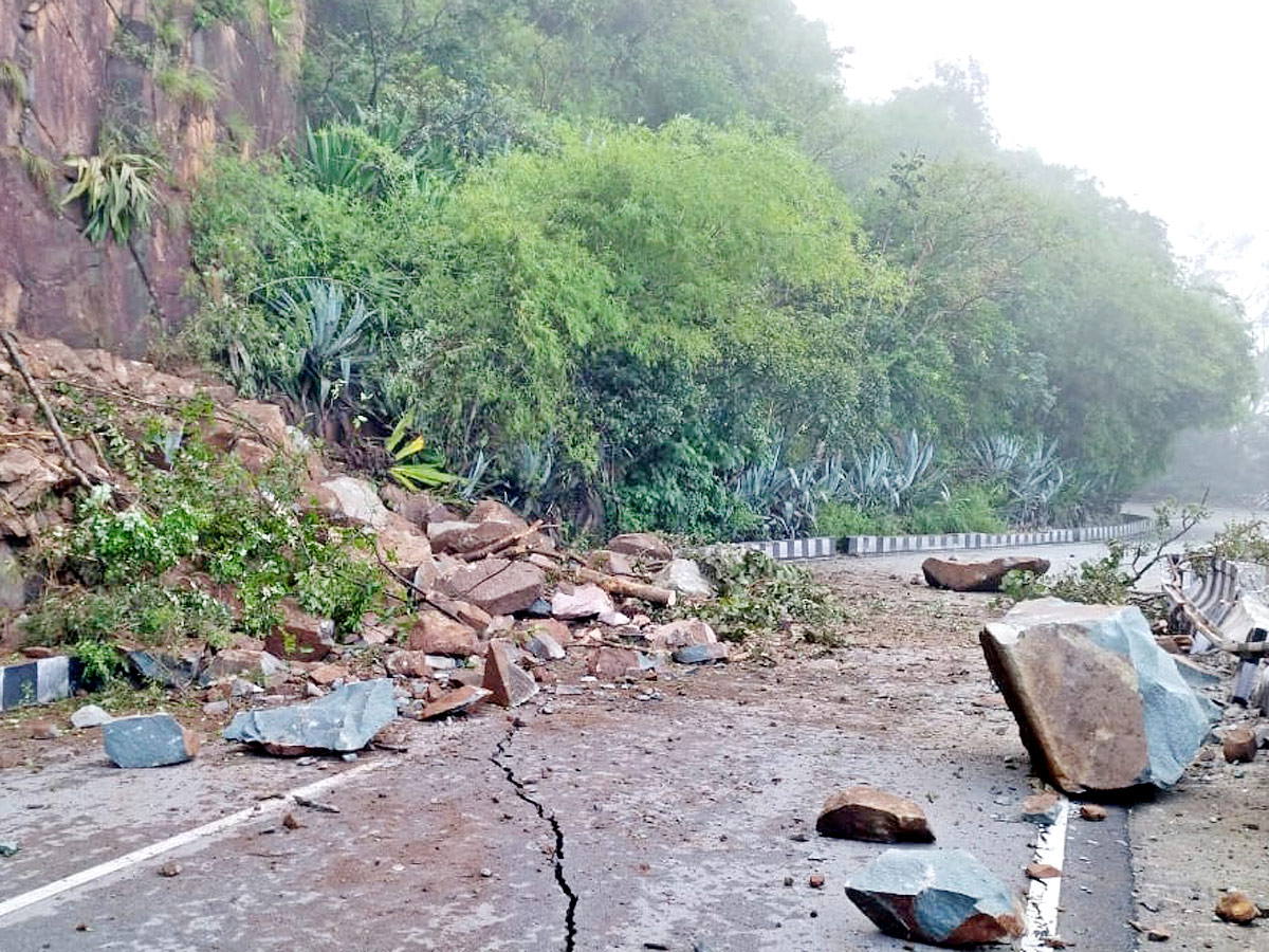 Landslides Broken in Thirumala Photo Gallery - Sakshi3