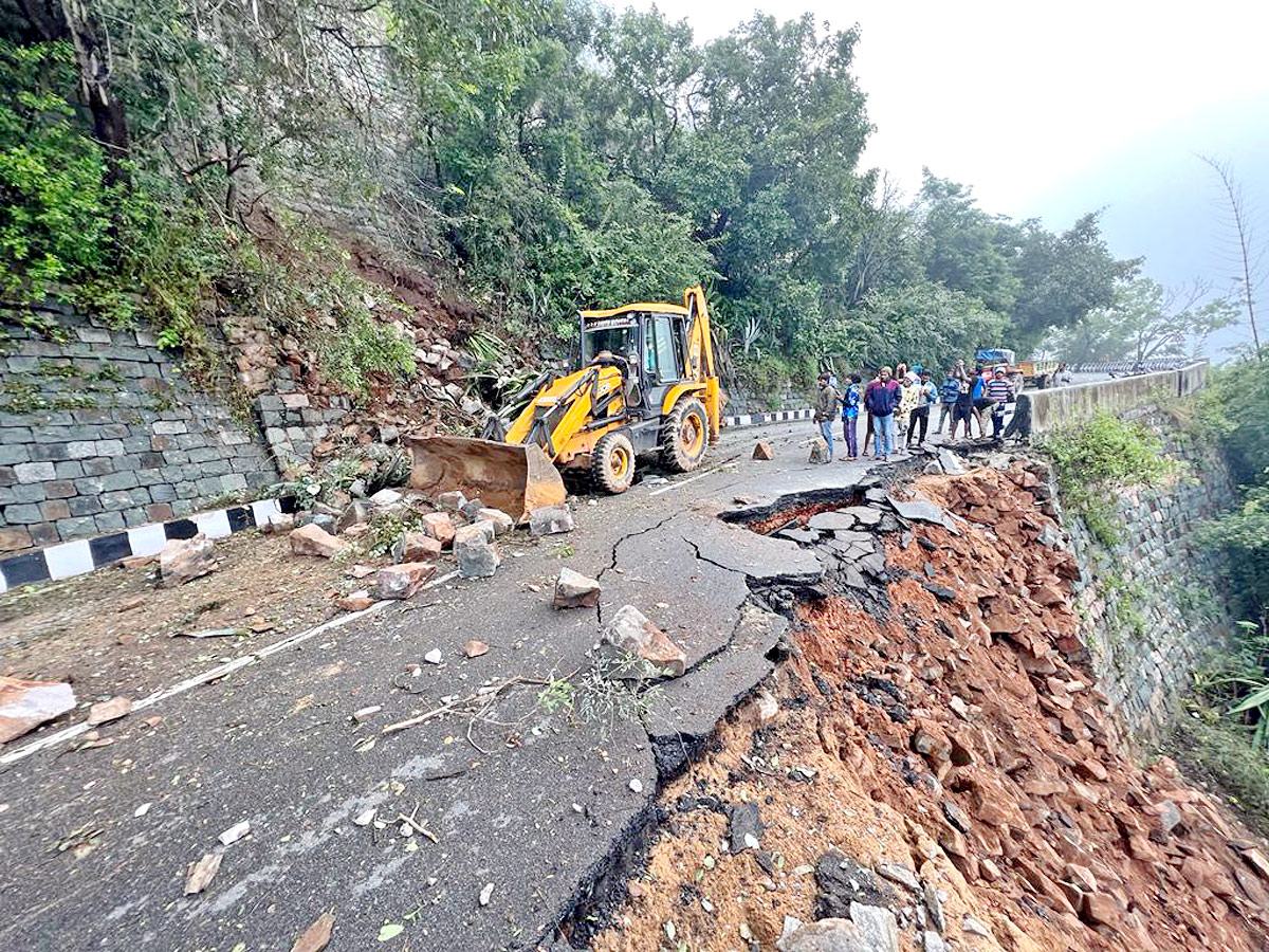 Landslides Broken in Thirumala Photo Gallery - Sakshi6