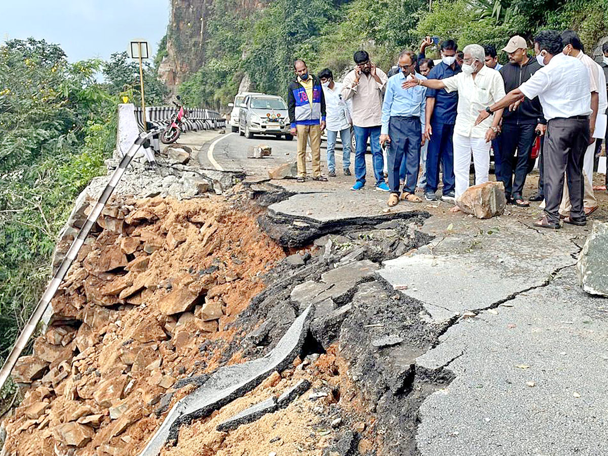 Landslides Broken in Thirumala Photo Gallery - Sakshi7