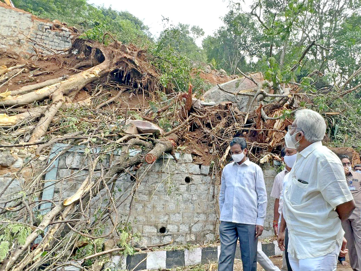 Landslides Broken in Thirumala Photo Gallery - Sakshi9