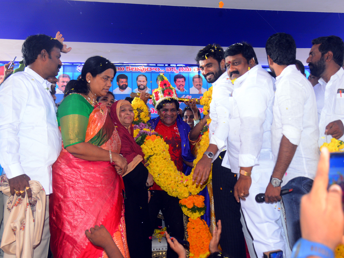 comedian Ali Participated in BC,SC,ST,Minority Atmiya Sammelanam in Rajahmundry PHoto Gallery - Sakshi2