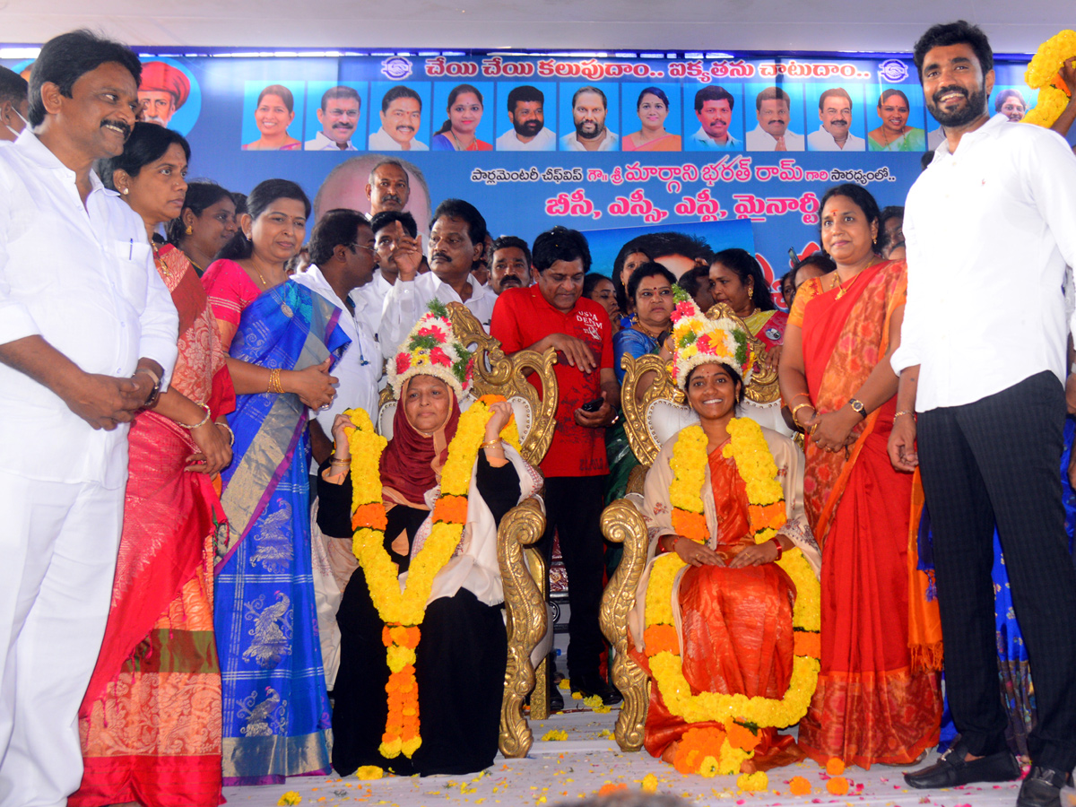 comedian Ali Participated in BC,SC,ST,Minority Atmiya Sammelanam in Rajahmundry PHoto Gallery - Sakshi4