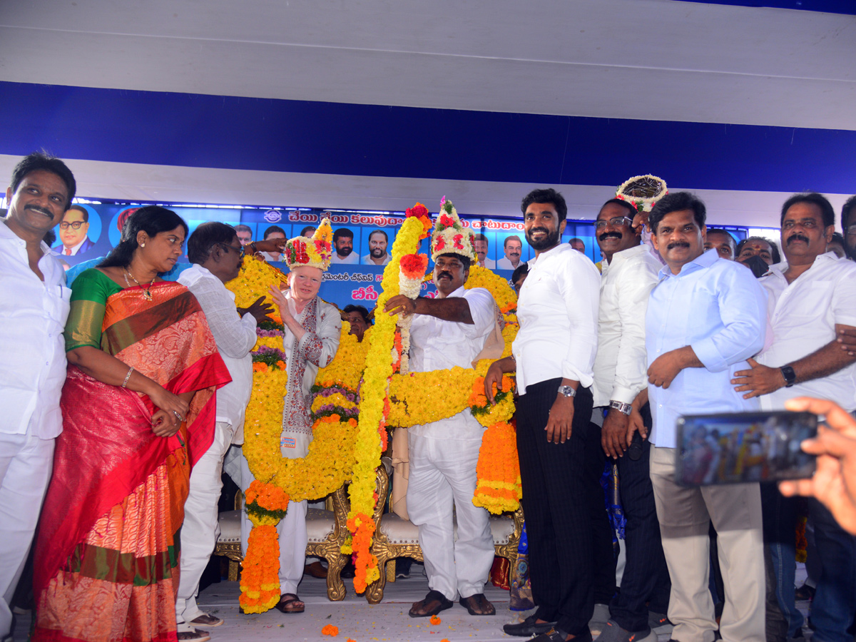 comedian Ali Participated in BC,SC,ST,Minority Atmiya Sammelanam in Rajahmundry PHoto Gallery - Sakshi6