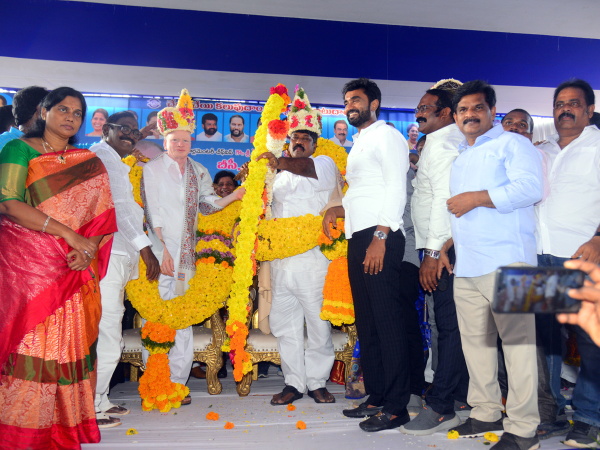 comedian Ali Participated in BC,SC,ST,Minority Atmiya Sammelanam in Rajahmundry PHoto Gallery - Sakshi7