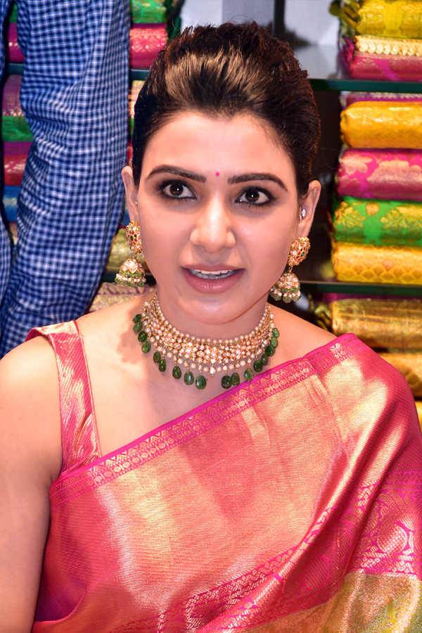 Samantha inaugurates Shopping Mall in Kadapa And Visits Kadapa Ameen Peer Dargah PHoto Gallery - Sakshi5