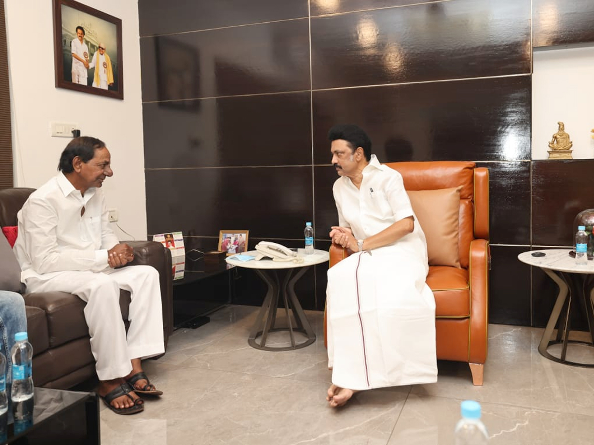 Telangana CM KCR meets Tamil Nadu CM MK Stalin in Chennai PHoto Gallery - Sakshi2