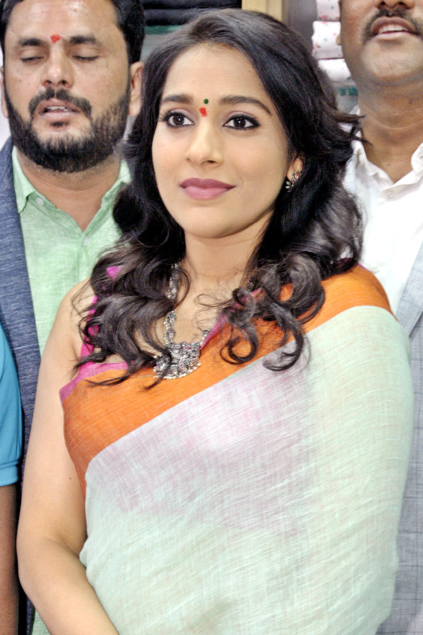 Anchor Rashmi Gautam At Nizamabad Photo Gallery - Sakshi7