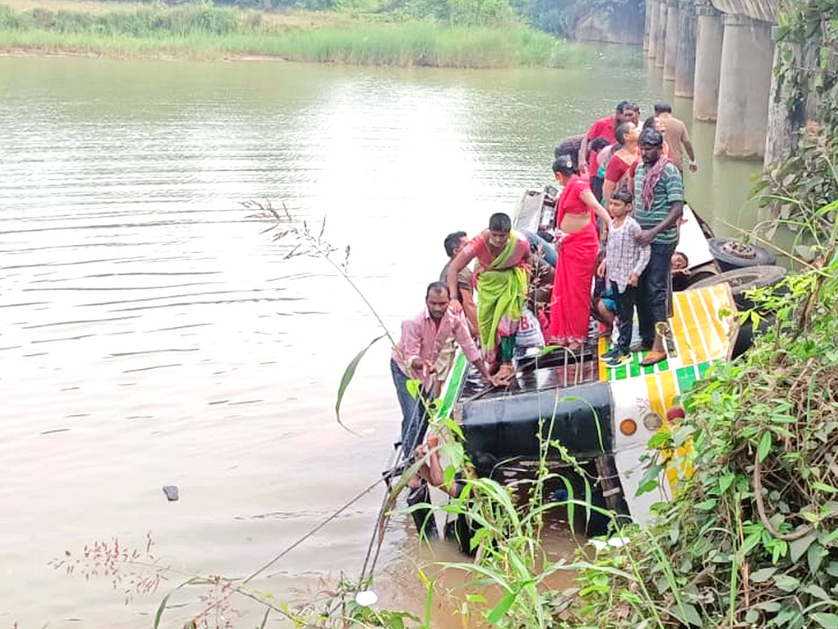 Bus Accident in West Godavari Photos - Sakshi3