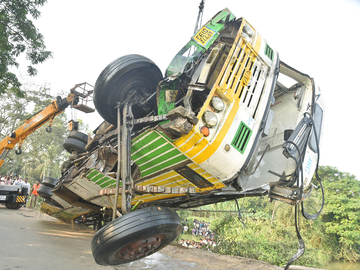 Bus Accident in West Godavari Photos - Sakshi7