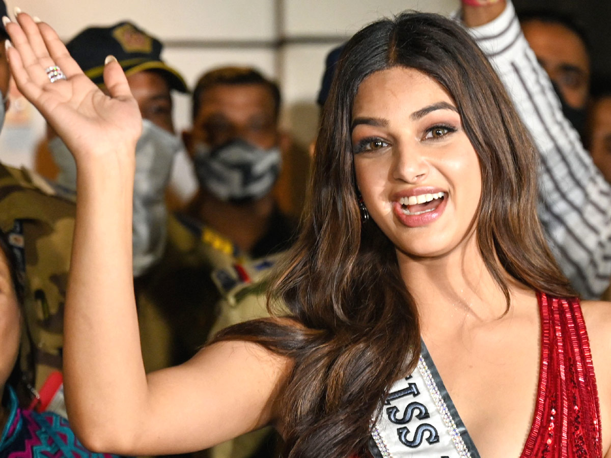 Mumbai Airport Grand welcomes Miss Universe 2021 Harnaaz Sandhu Photo Gallery - Sakshi3