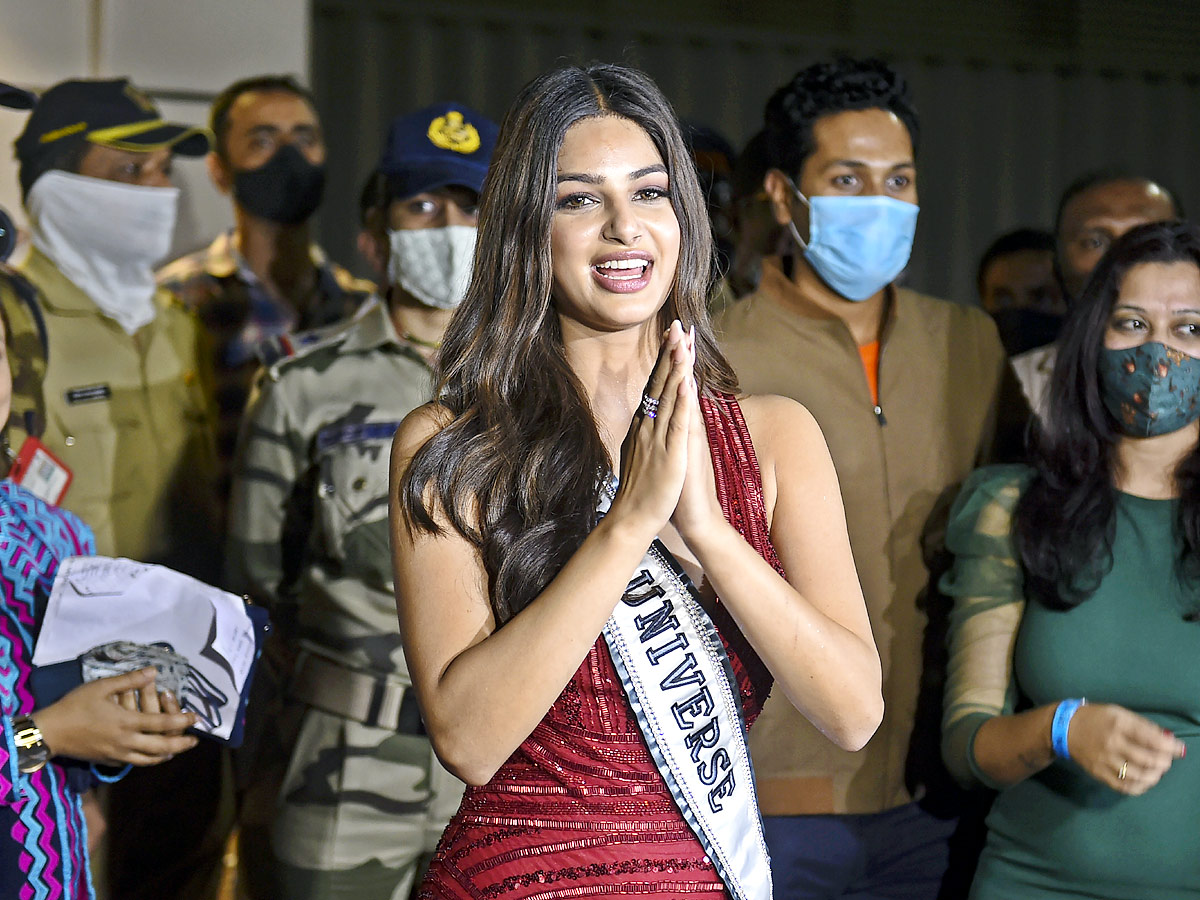 Mumbai Airport Grand welcomes Miss Universe 2021 Harnaaz Sandhu Photo Gallery - Sakshi2