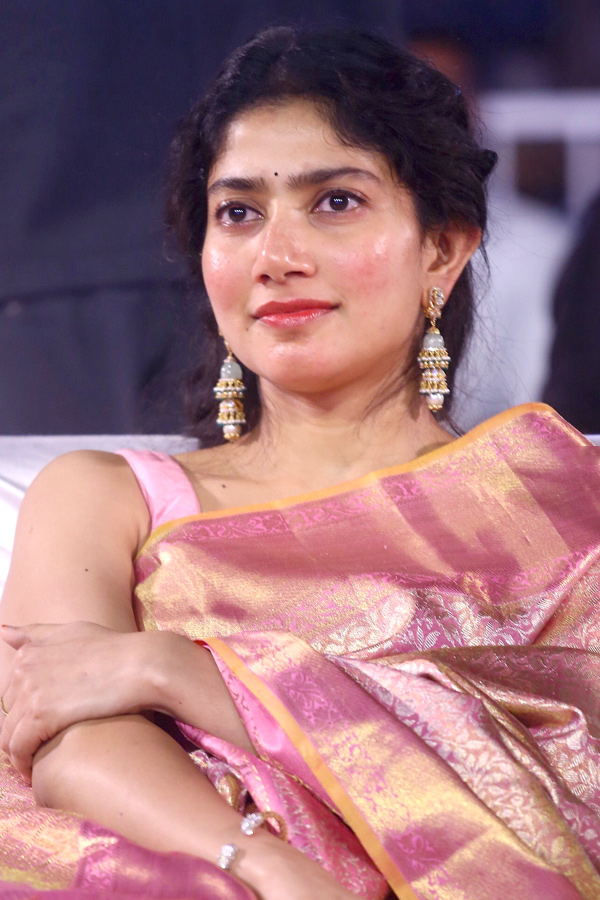 Actress Sai Pallavi HD Photo Gallery - Sakshi11