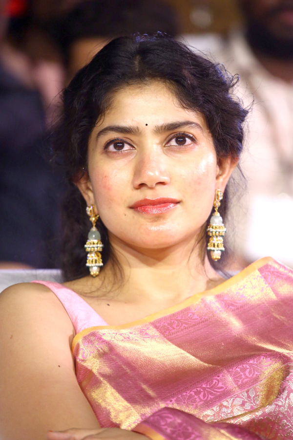 Actress Sai Pallavi HD Photo Gallery - Sakshi5