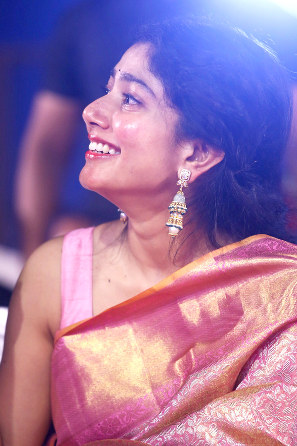 Actress Sai Pallavi HD Photo Gallery - Sakshi7