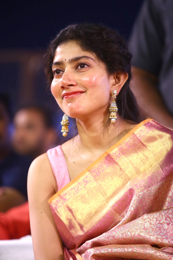 Actress Sai Pallavi HD Photo Gallery - Sakshi9