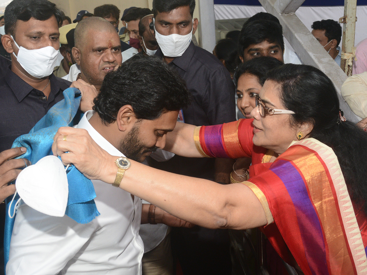 AP CM YS Jagan Vizag Tour Photo Gallery - Sakshi12