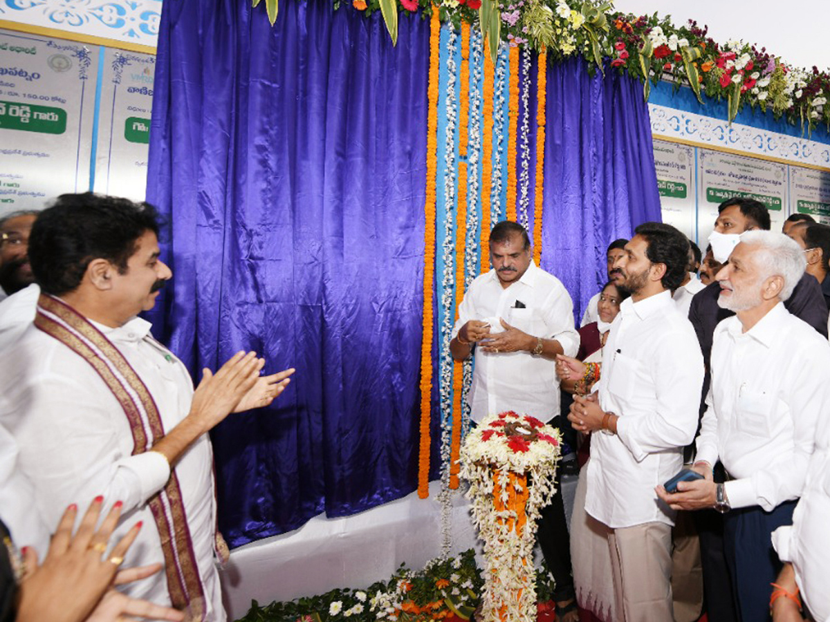 AP CM YS Jagan Vizag Tour Photo Gallery - Sakshi2